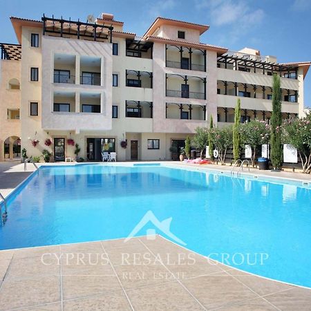 Pool Side 2 Bedroom Queens Gardens Complex Pafos Dış mekan fotoğraf