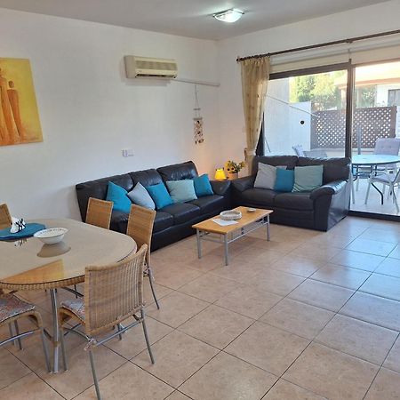 Pool Side 2 Bedroom Queens Gardens Complex Pafos Dış mekan fotoğraf