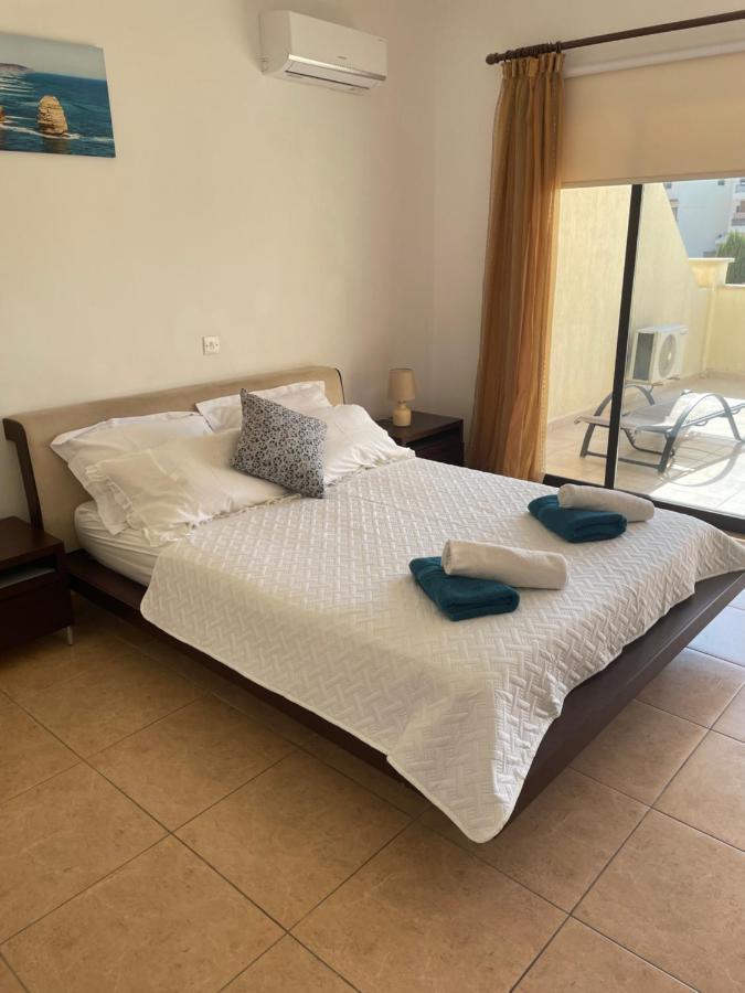Pool Side 2 Bedroom Queens Gardens Complex Pafos Dış mekan fotoğraf
