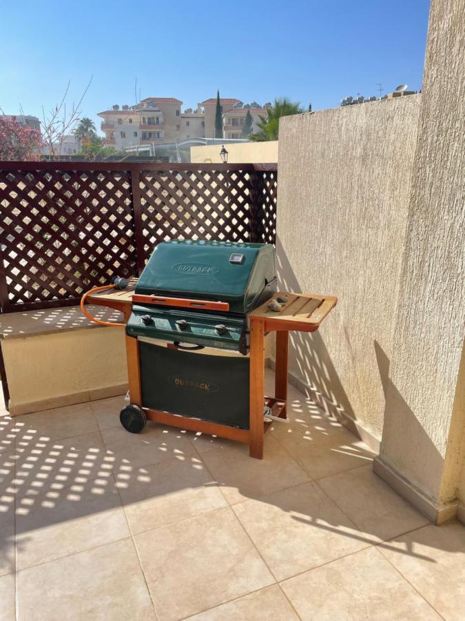 Pool Side 2 Bedroom Queens Gardens Complex Pafos Dış mekan fotoğraf