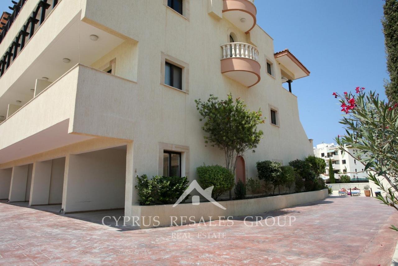 Pool Side 2 Bedroom Queens Gardens Complex Pafos Dış mekan fotoğraf