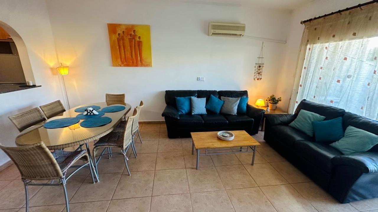 Pool Side 2 Bedroom Queens Gardens Complex Pafos Dış mekan fotoğraf